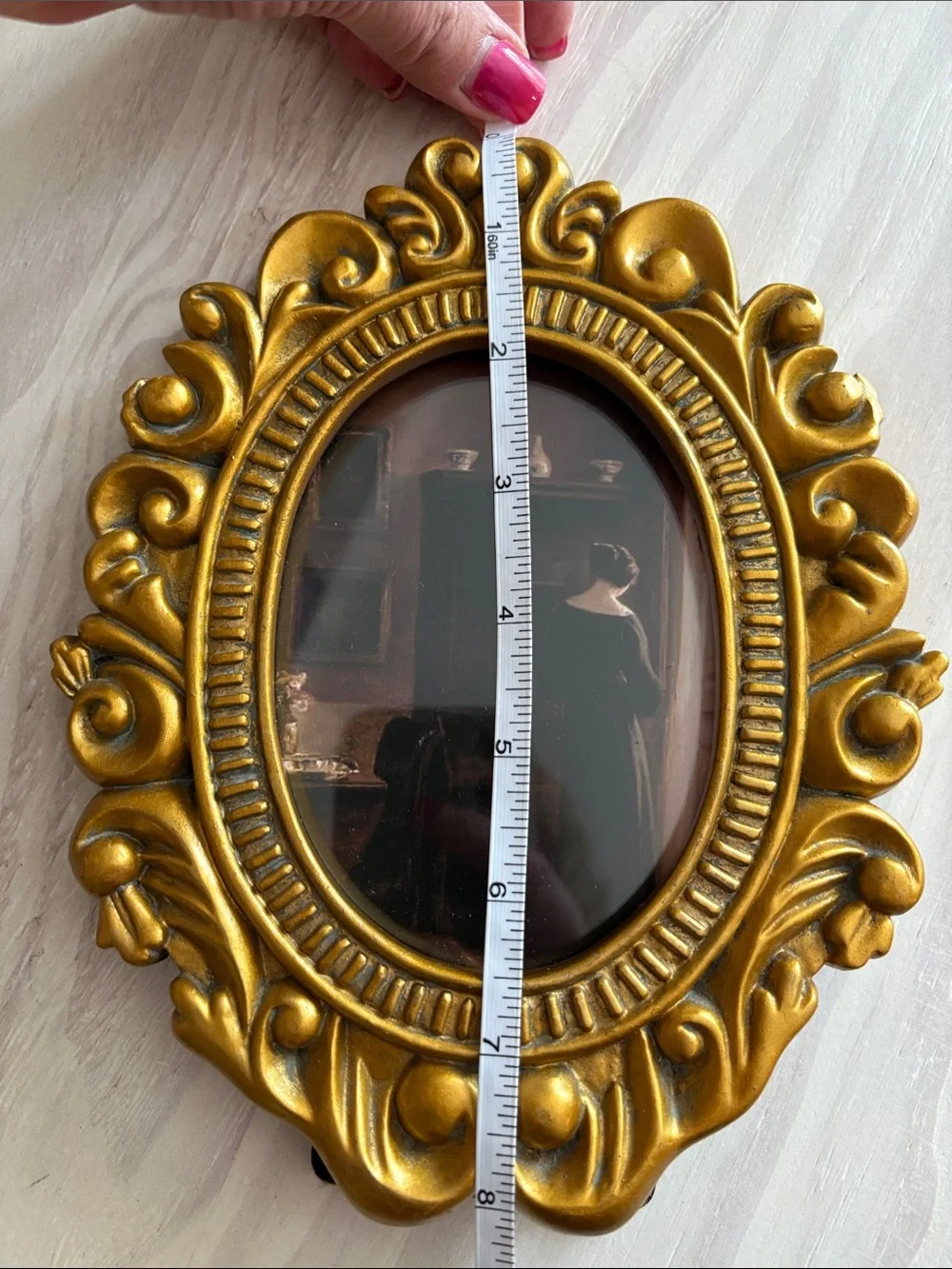 VTG Gold Ornate Oval Resin Picture Frame